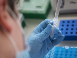 В Малайзии 40 медиков заразились COVID-19 после полной вакцинации