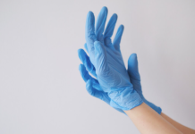 Нитриловые перчатки: почему это выбор №1 для осмотров и процедур