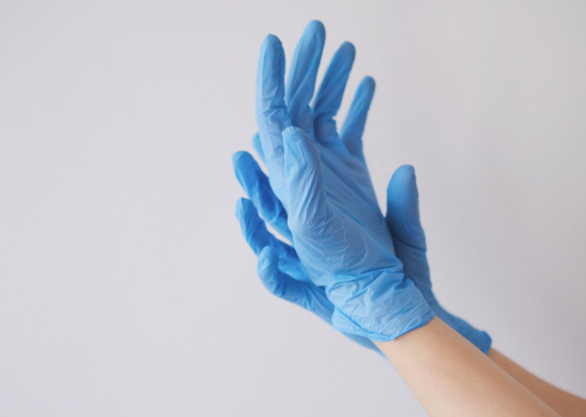 Нитриловые перчатки: почему это выбор №1 для осмотров и процедур
