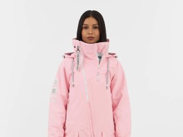 Элегантность на Склонах: Стильный Женский Комбинезон для Горнолыжного Курорта